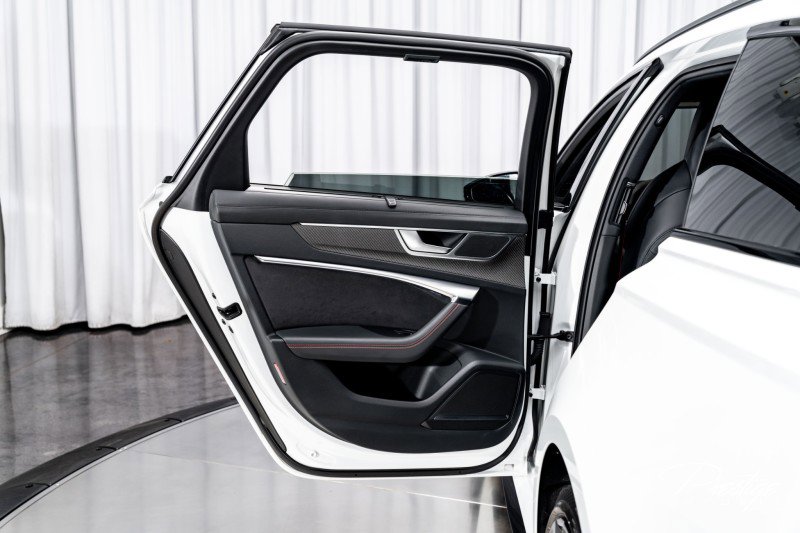 Used 2022 Audi RS 6 w/ Executive Package image 52