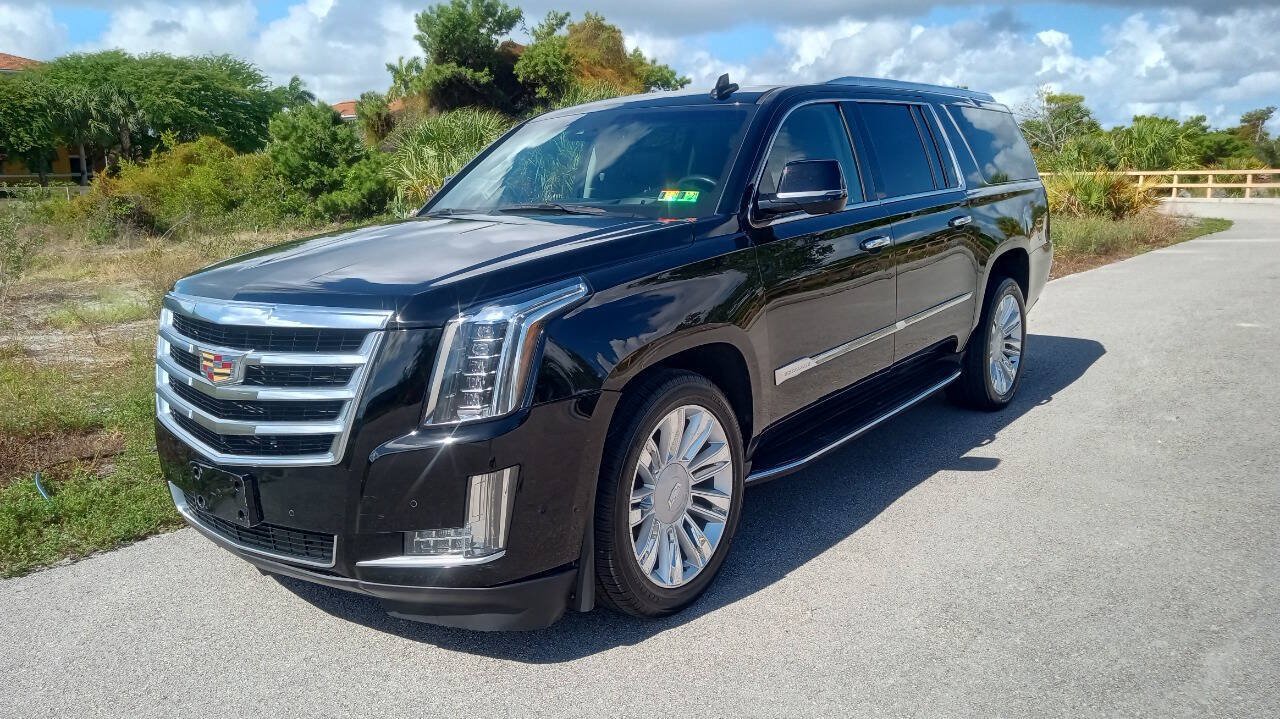 Used 2017 Cadillac Escalade ESV Luxury AWD/4WD image 2