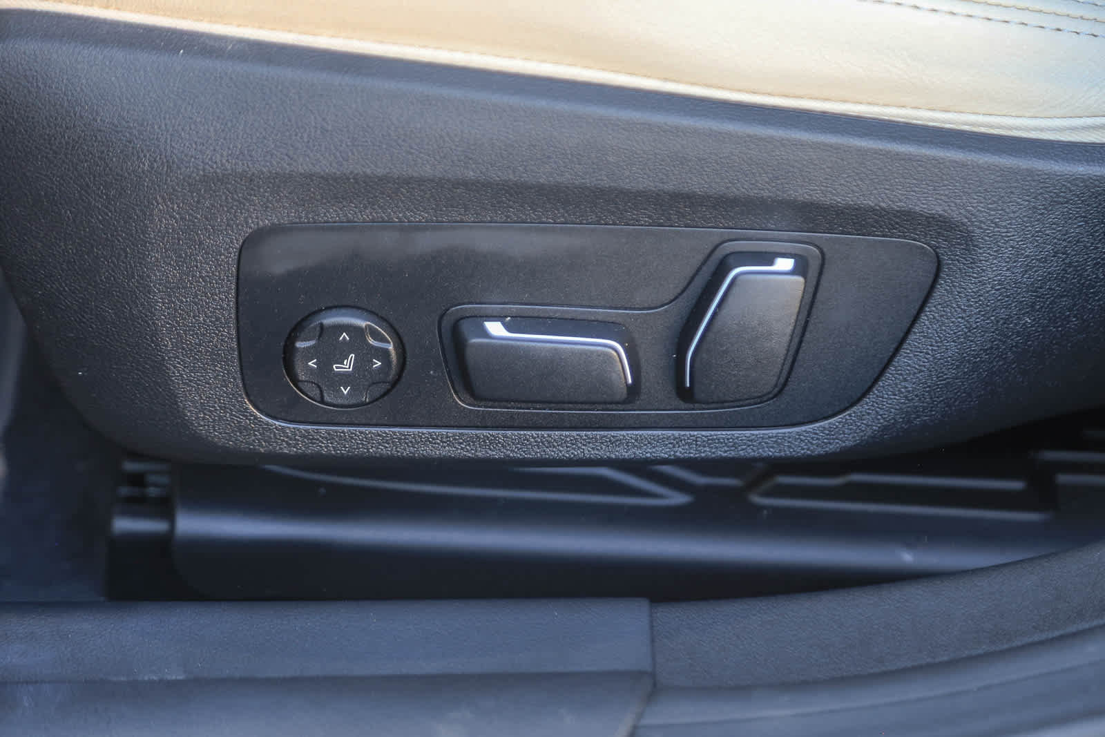 Certified 2025 BMW i4 M50 image 18