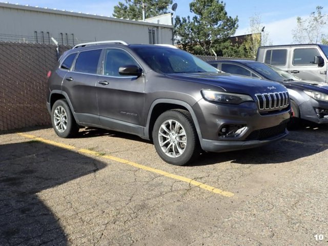 Used 2019 Jeep Cherokee Latitude Plus w/ Cold Weather Group AWD/4WD image 5
