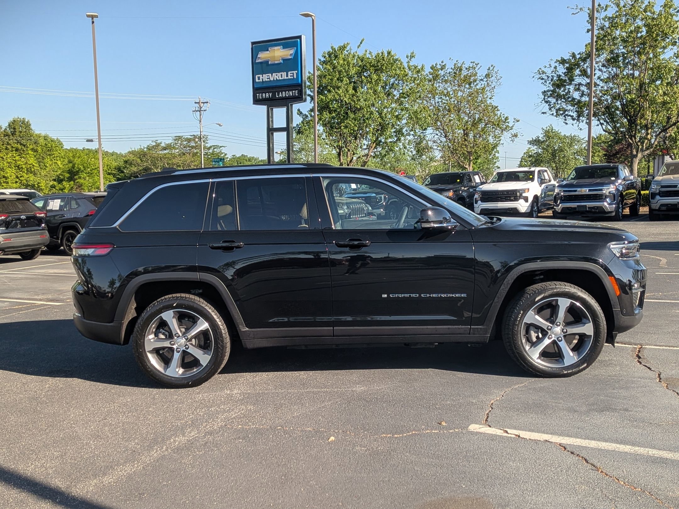 Used 2023 Jeep Grand Cherokee 4WD 4xe w/ Luxury Tech Group II image 10