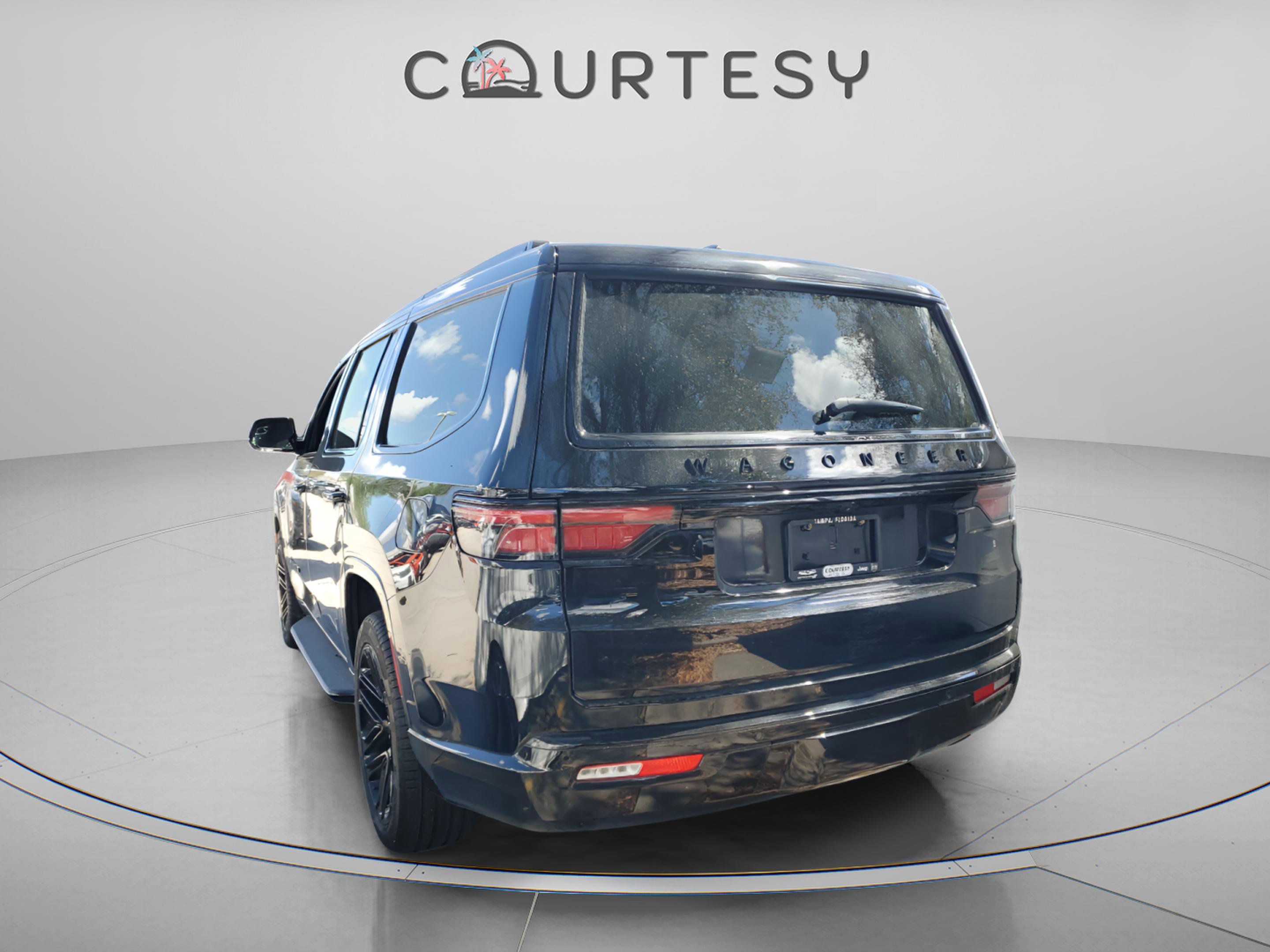 Used 2024 Jeep Wagoneer Series II image 3