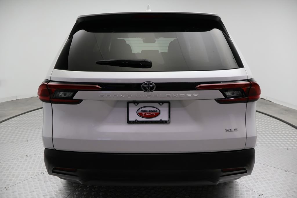 Certified 2025 Toyota Grand Highlander FWD image 10