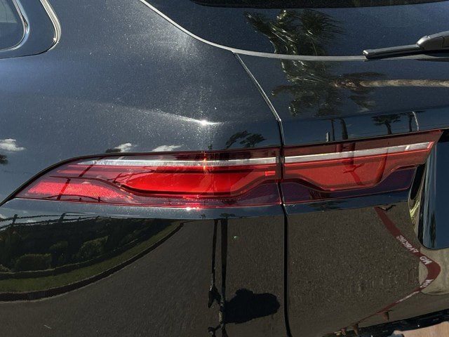 Certified 2025 Jaguar F-PACE R-Dynamic S AWD/4WD image 10