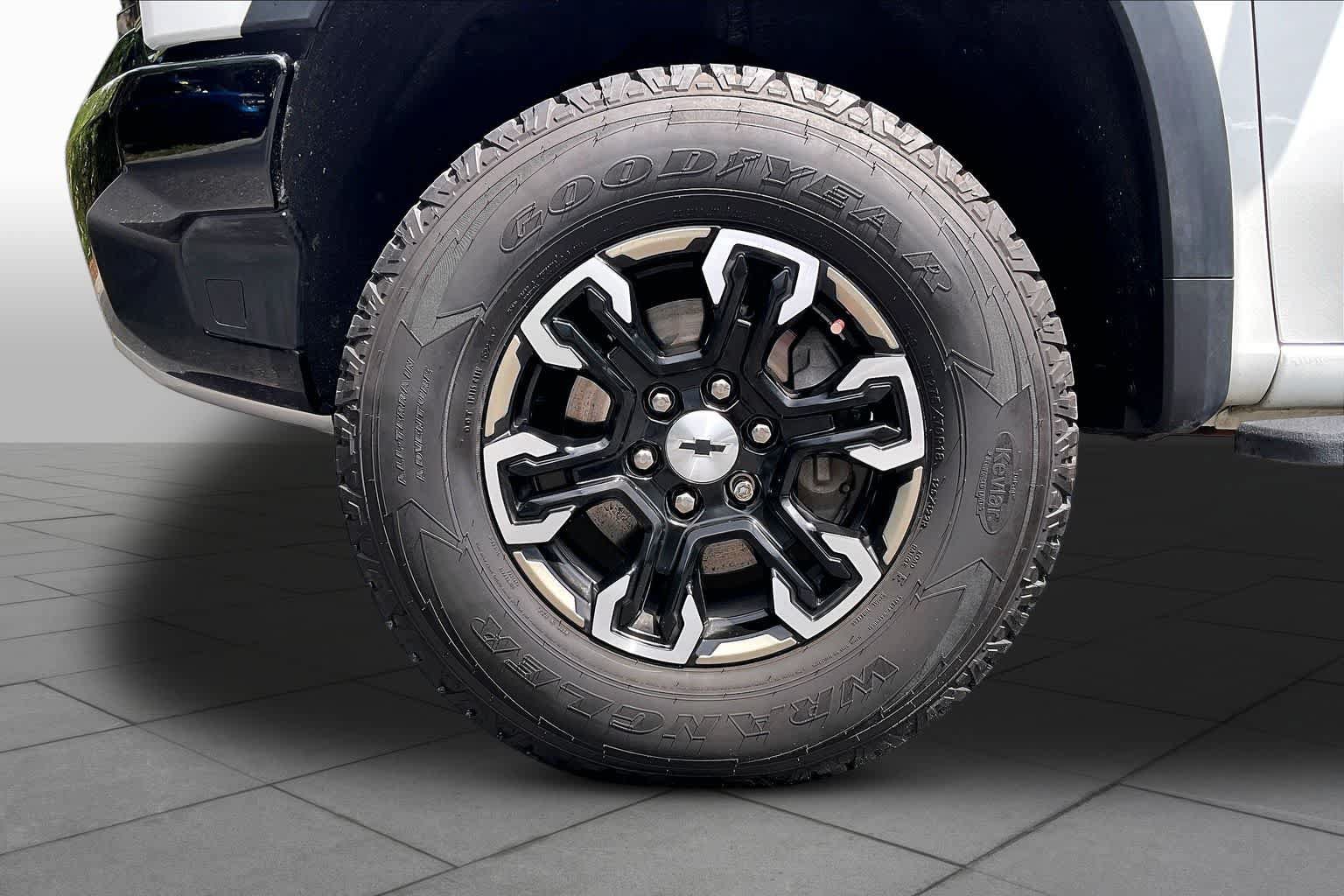Used 2022 Chevrolet Silverado 1500 ZR2 w/ Technology Package AWD/4WD image 10