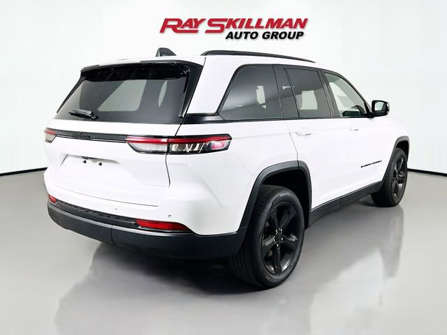 Used 2024 Jeep Grand Cherokee Altitude RWD image 7