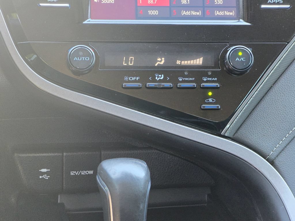 Used 2019 Toyota Camry SE FWD image 32