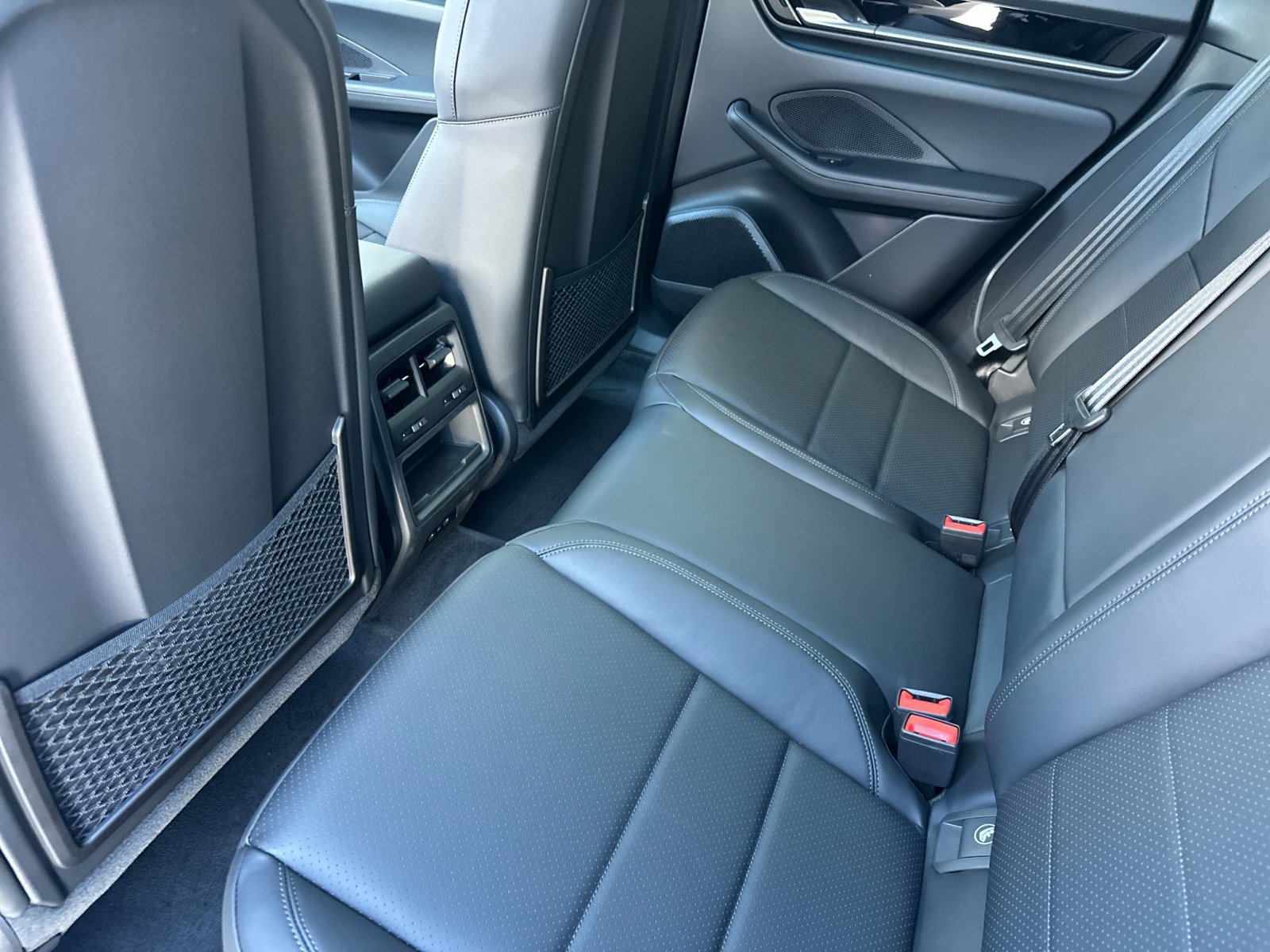 New 2026 Porsche Macan 4 Electric AWD/4WD image 14