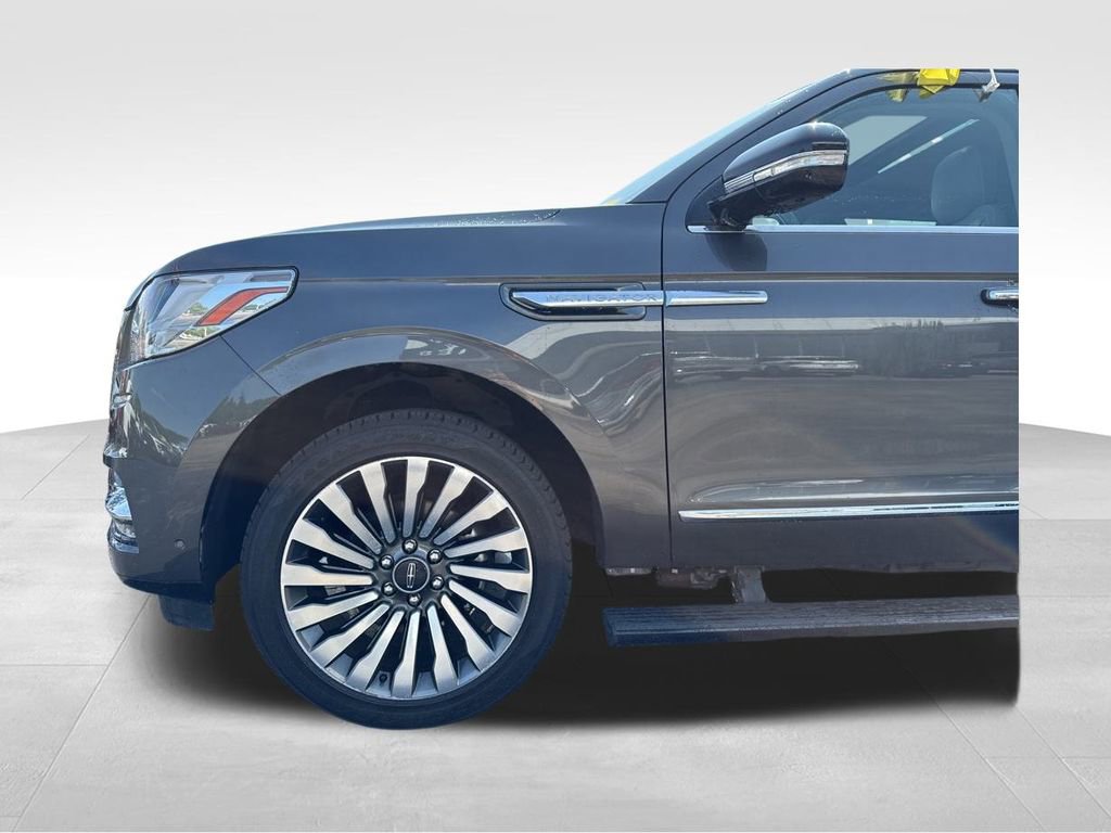 Used 2018 Lincoln Navigator L Reserve w/ Technology Package image 16