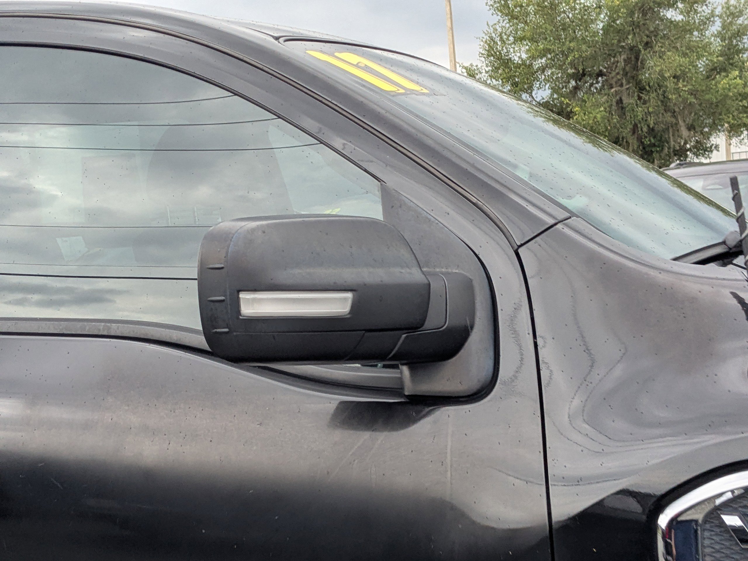 Used 2017 Nissan Titan SV RWD image 11