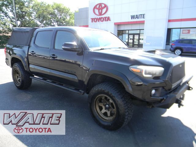 Used 2017 Toyota Tacoma TRD Sport w/ Tow Package (A/T)