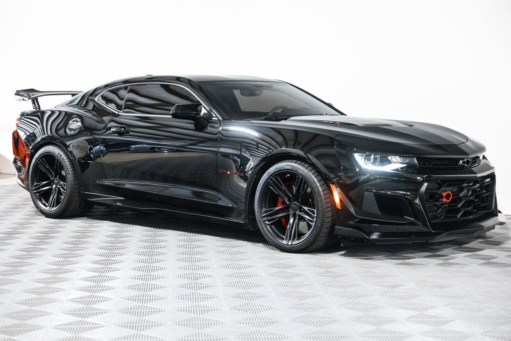 Used 2022 Chevrolet Camaro ZL1 RWD image 4