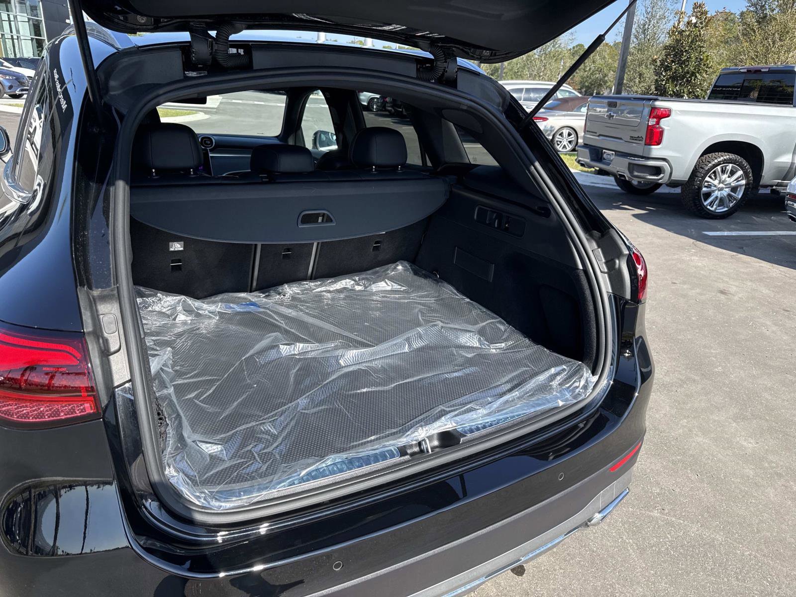 Used 2025 Mercedes-Benz GLC 300 image 12