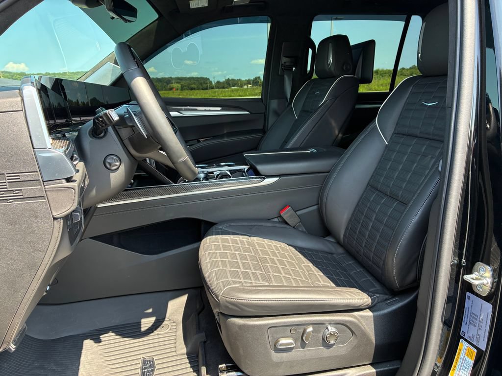 Used 2025 Cadillac Escalade V AWD/4WD image 8