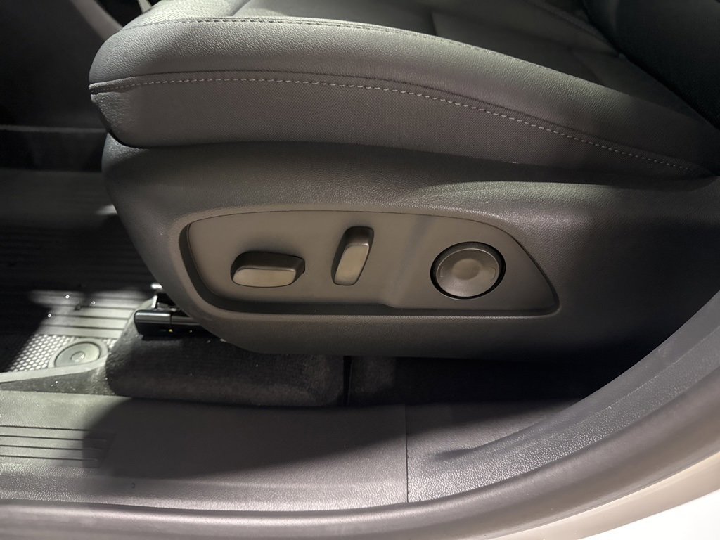 New 2026 Chevrolet Equinox LT w/ Convenience Package II image 18