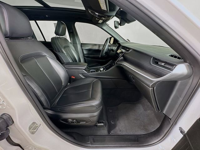 Used 2024 Jeep Grand Cherokee Limited w/ Black Appearance Package image 34