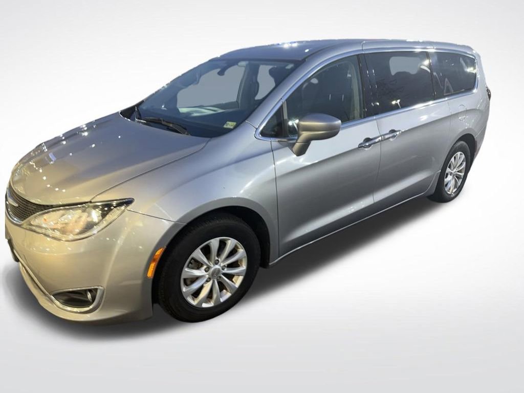 Used 2018 Chrysler Pacifica Touring Plus image 6