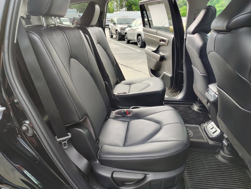 Used 2023 Toyota Highlander Limited AWD/4WD image 27
