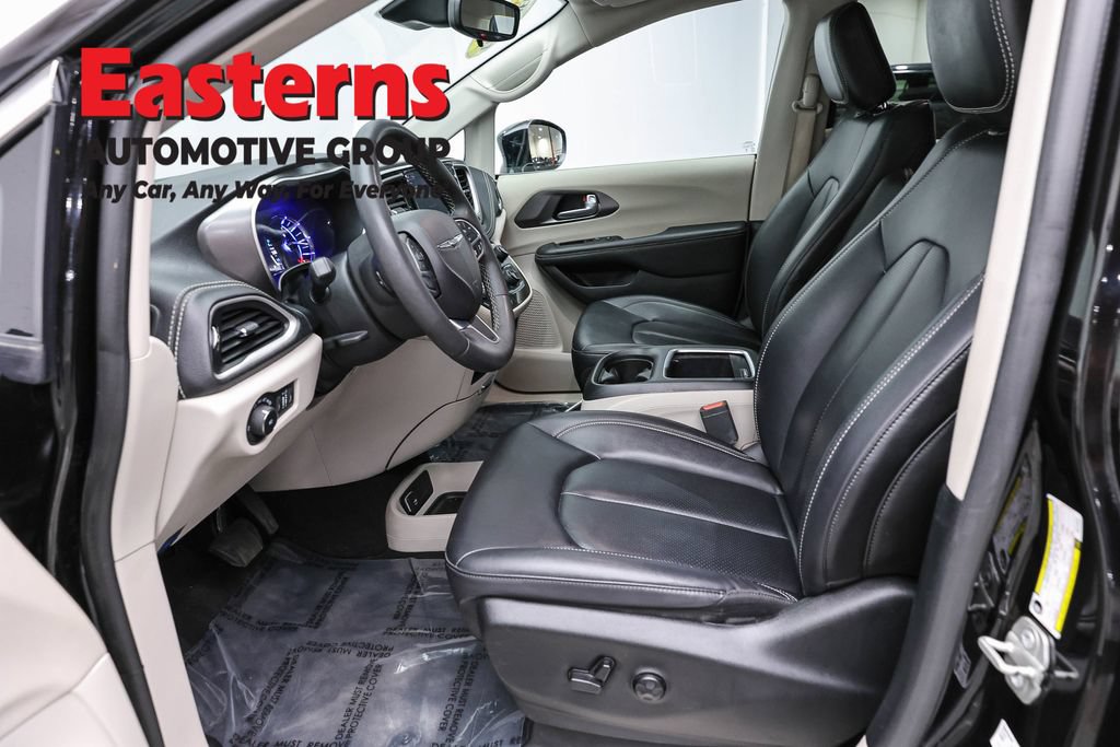 Used 2024 Chrysler Pacifica Limited FWD image 14