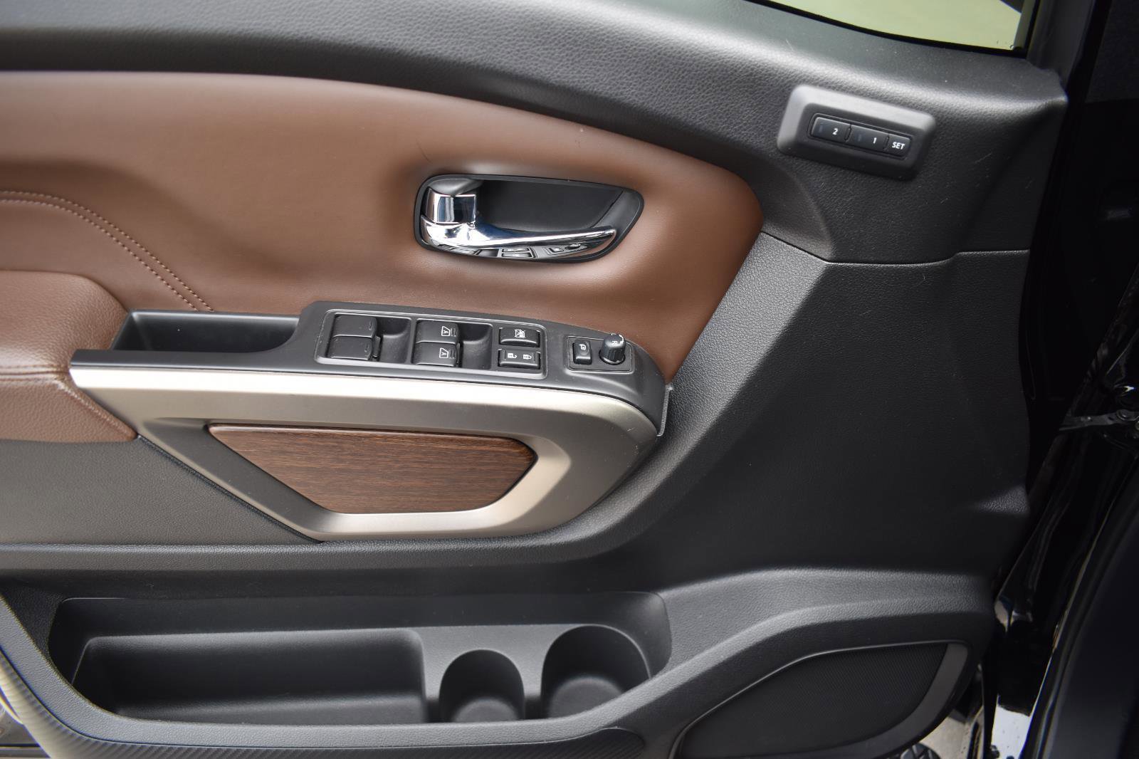 Used 2021 Nissan Titan Platinum Reserve w/ Moonroof Package image 23