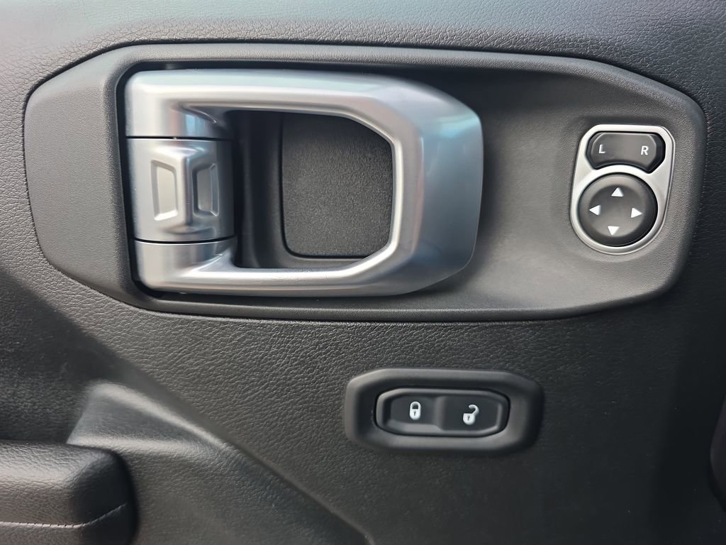 Used 2018 Jeep Wrangler Unlimited Rubicon w/ Dual Top Group image 27