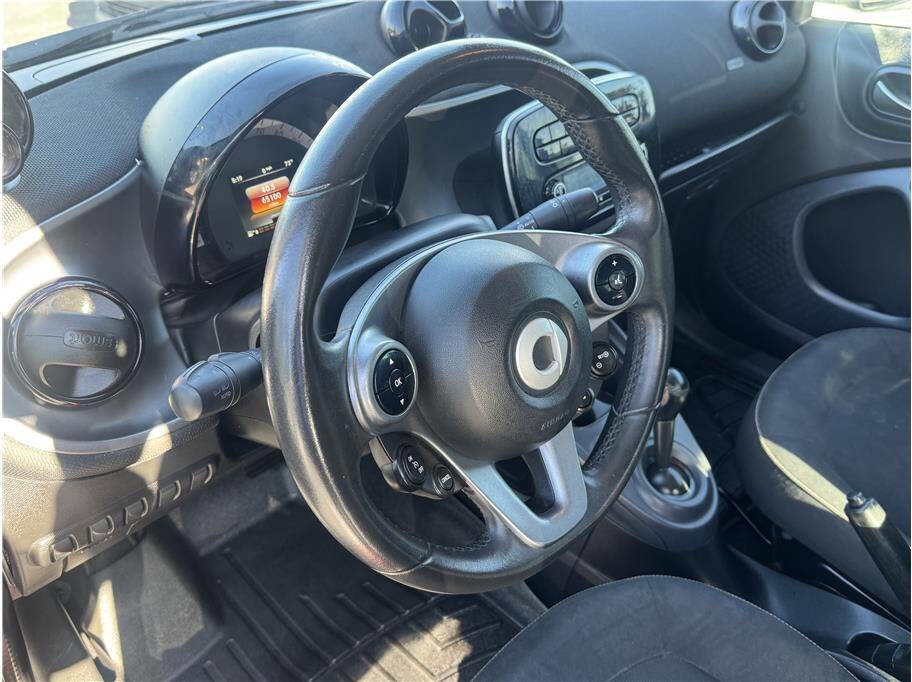 Used 2017 smart fortwo passion image 19