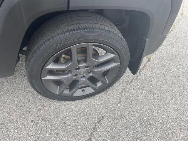 Used 2021 Jeep Renegade Latitude AWD/4WD image 17