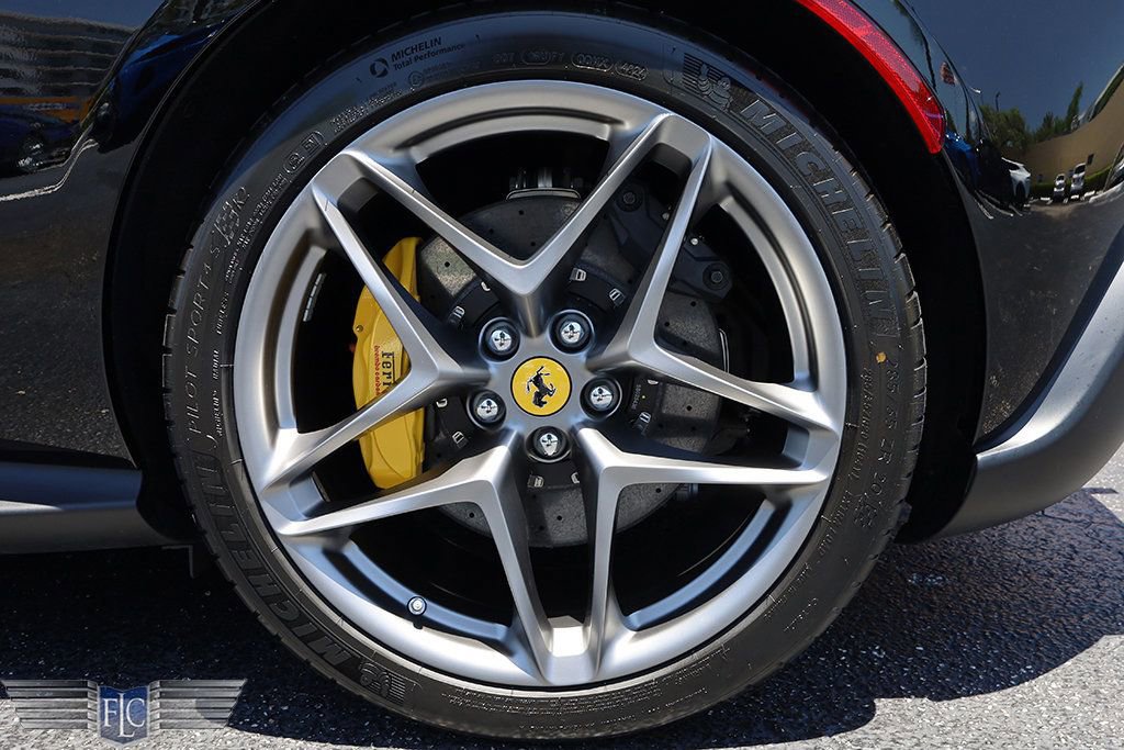 Used 2025 Ferrari Roma Spider RWD image 34