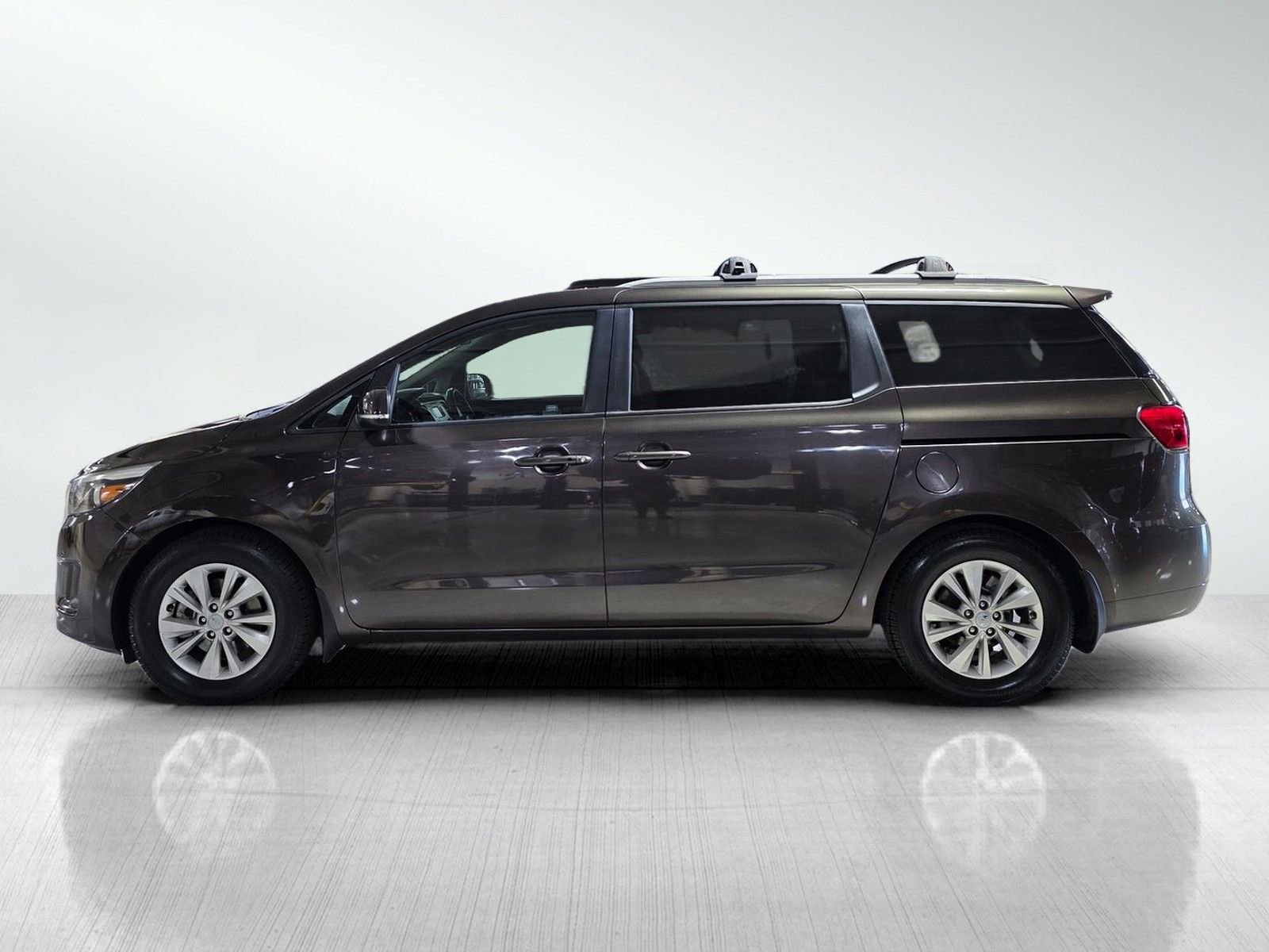 Used 2016 Kia Sedona LX w/ LX Essentials Premium Package image 4