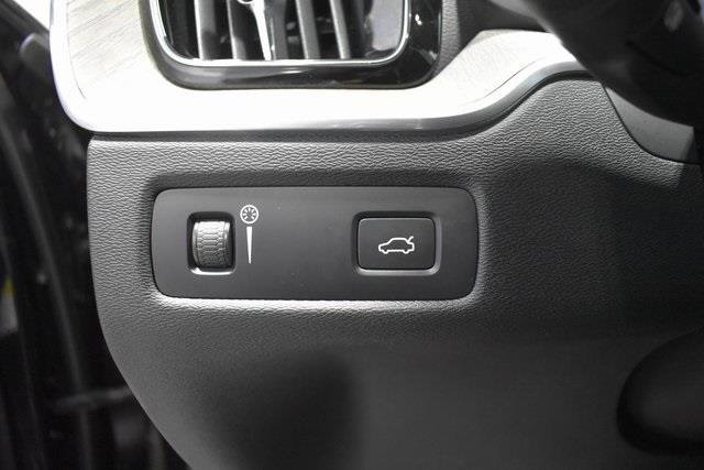 Used 2022 Volvo XC60 B5 Inscription w/ Climate Package image 20