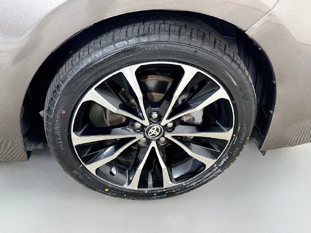 Used 2018 Toyota Corolla SE FWD image 30