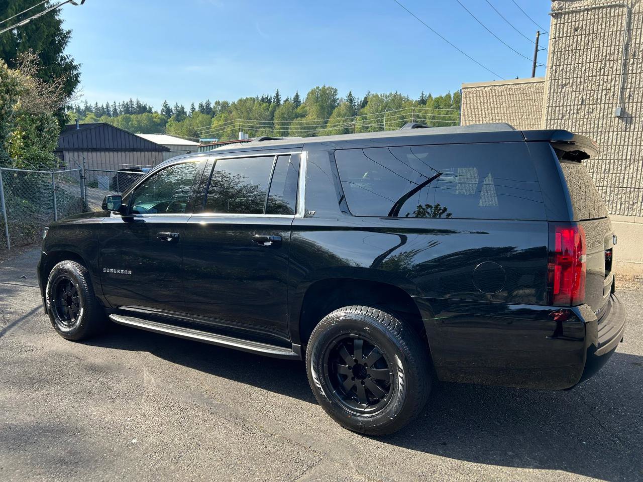 Used 2018 Chevrolet Suburban LT AWD/4WD image 7