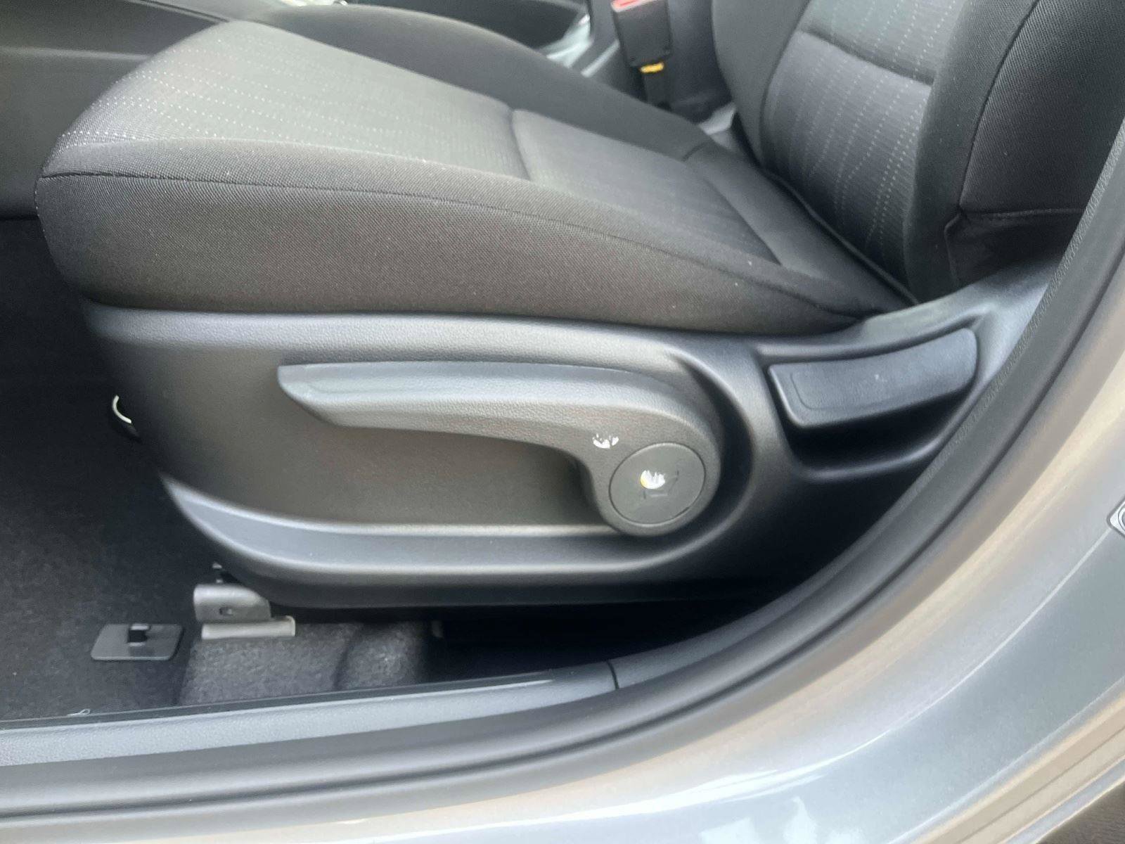 Used 2026 Hyundai Venue SE FWD image 19