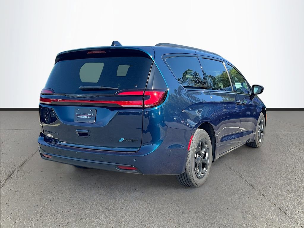 Used 2024 Chrysler Pacifica Premium FWD image 7
