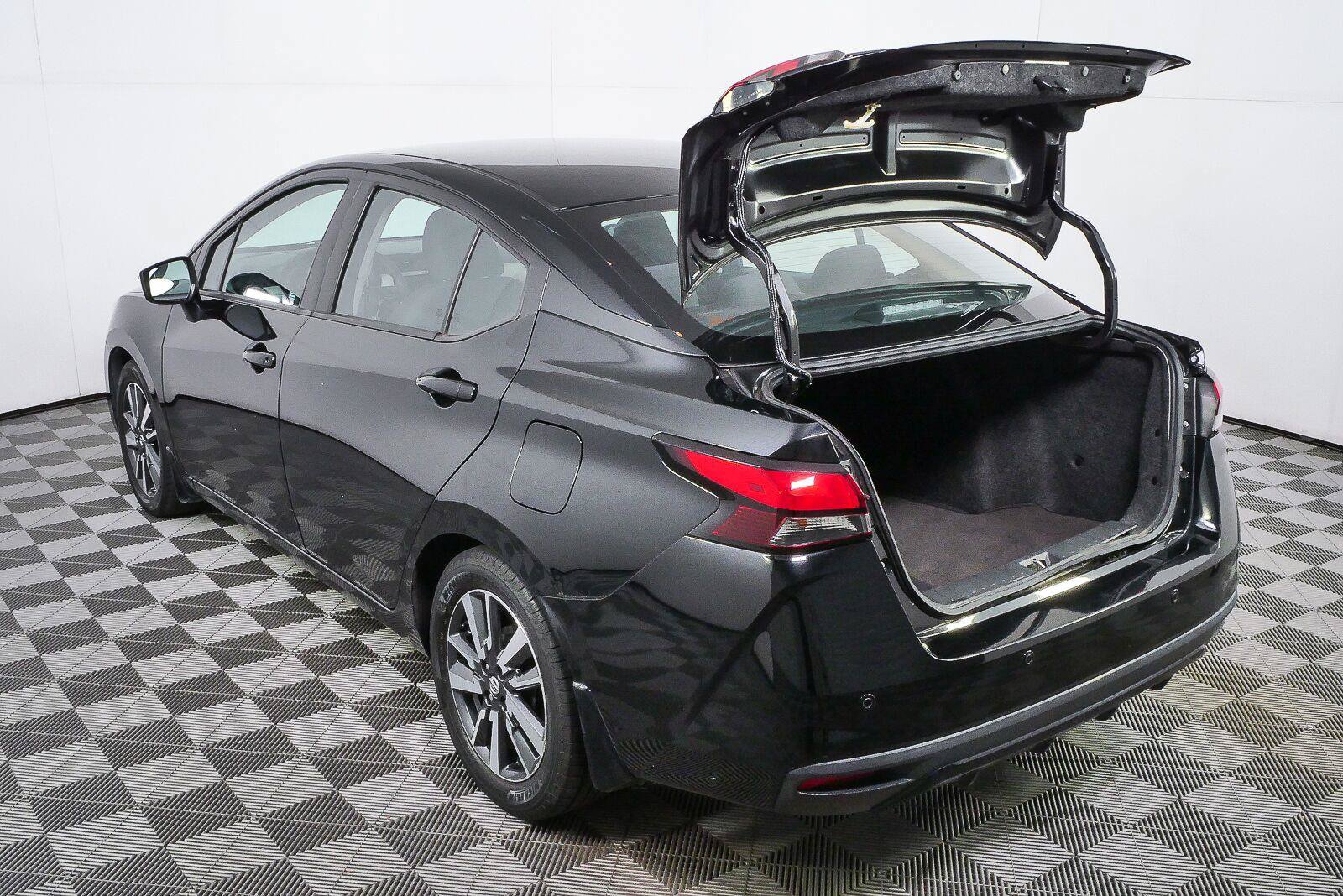 Used 2021 Nissan Versa SV FWD image 23