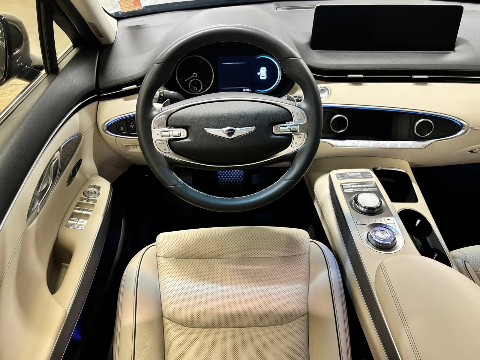 Used 2022 Genesis GV70 2.5T w/ Advanced Package AWD/4WD image 13