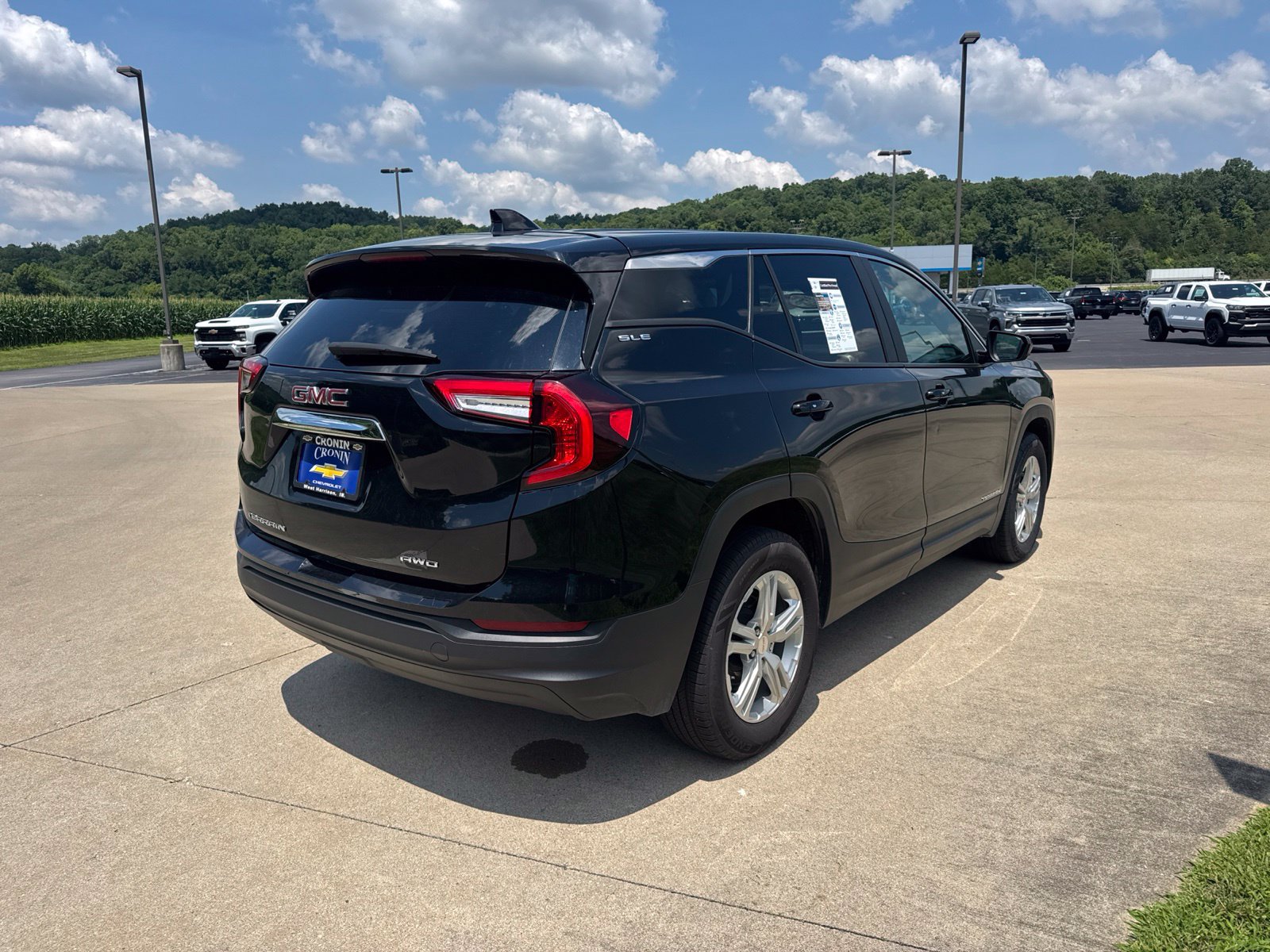 Used 2024 GMC Terrain SLE AWD/4WD image 4