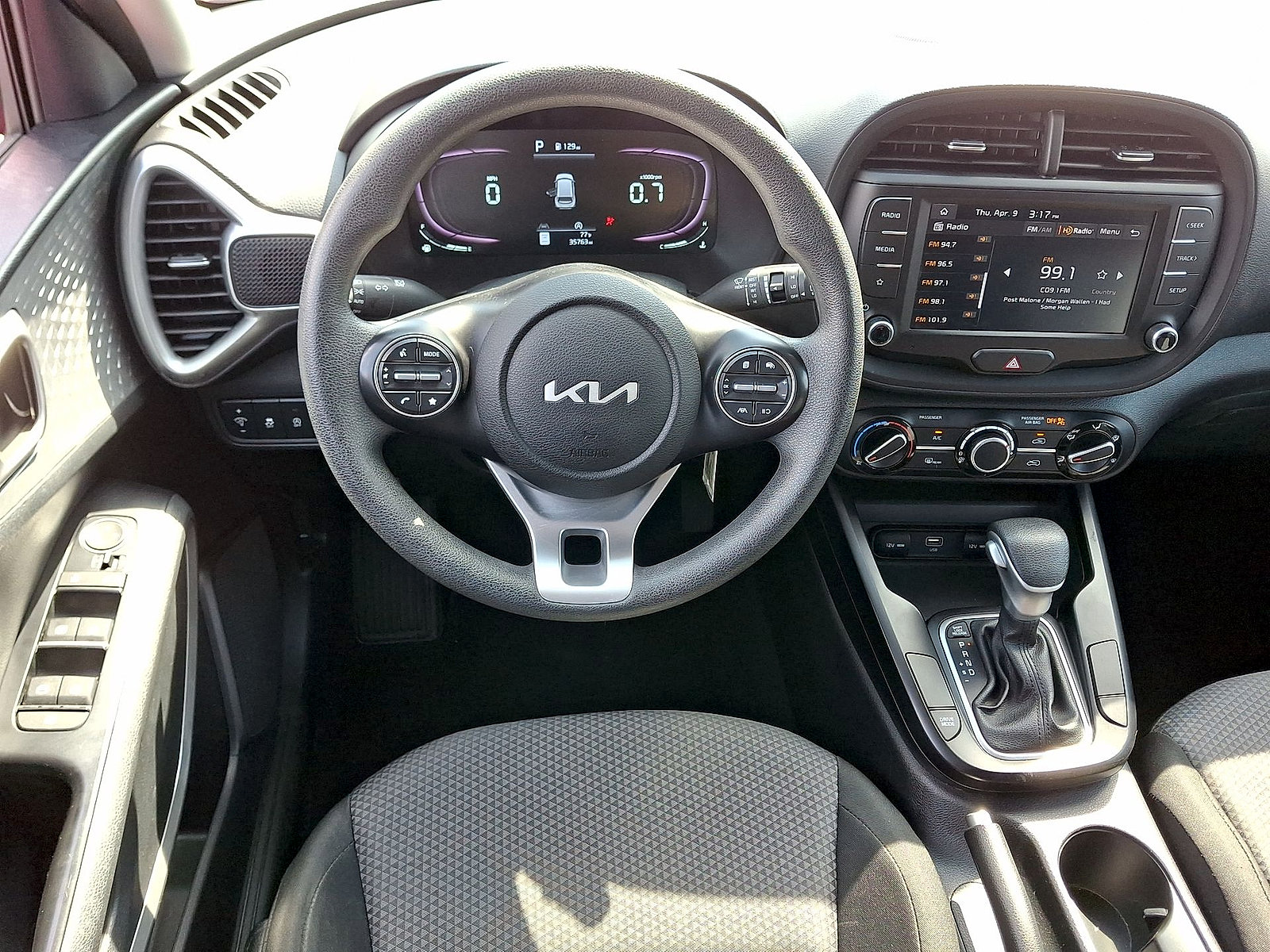 Used 2023 Kia Soul LX w/ LX Technology Package FWD image 20