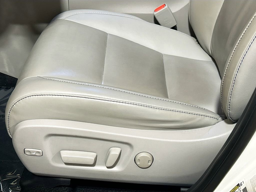 Used 2019 Toyota Highlander XLE FWD image 17