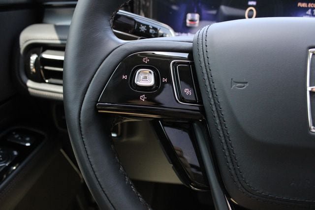 New 2026 Lincoln Aviator AWD image 12
