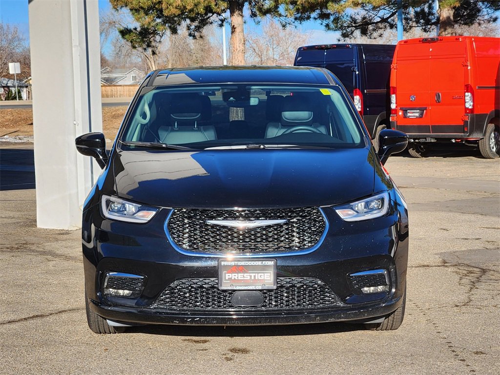 Used 2024 Chrysler Pacifica Touring-L image 5