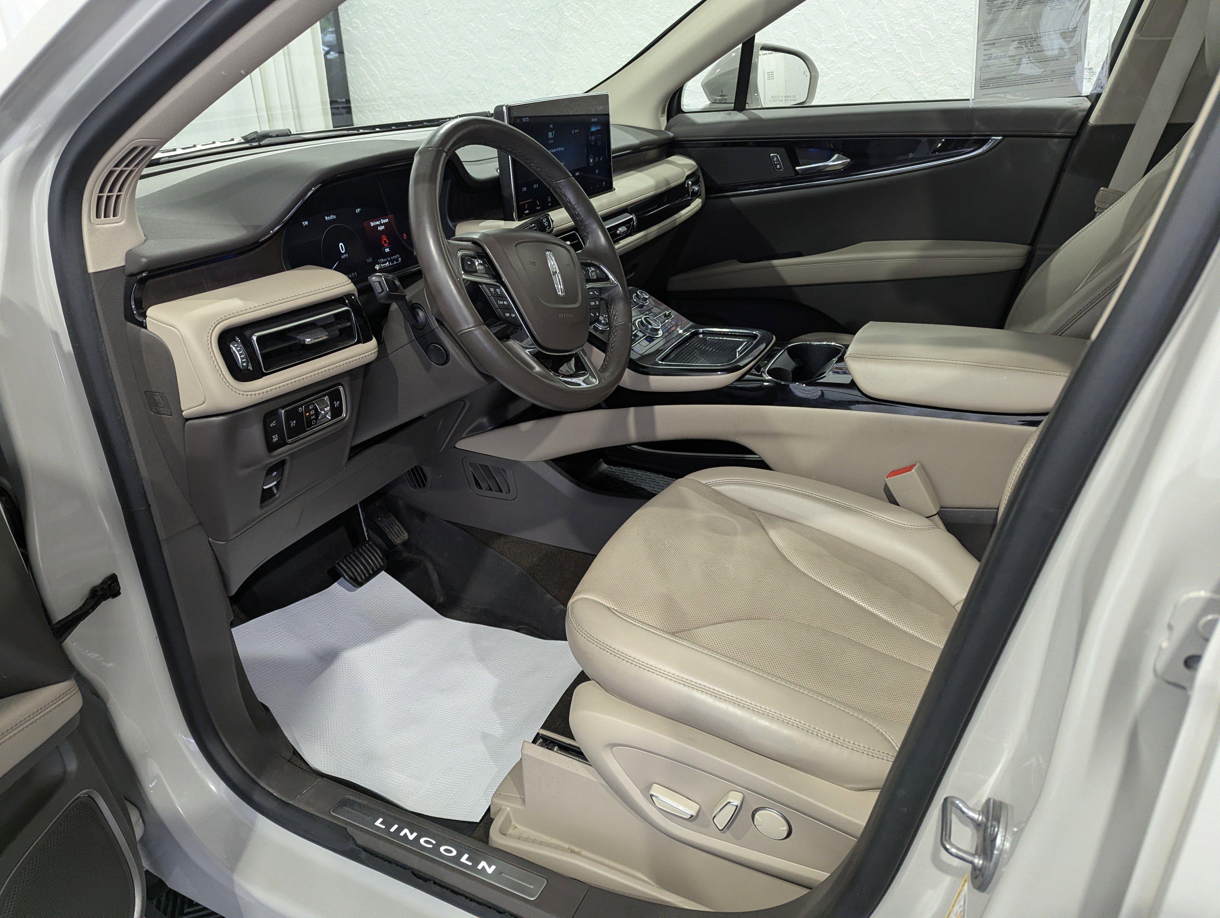 Used 2023 Lincoln Nautilus Reserve AWD/4WD image 15