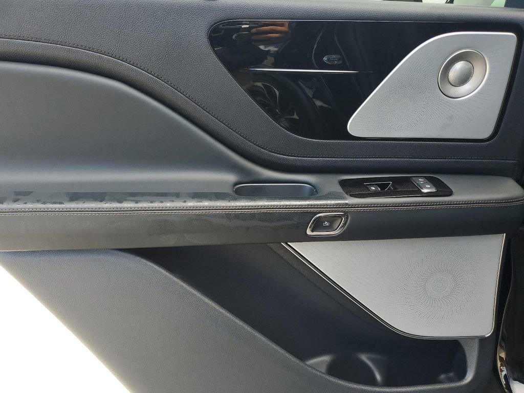 New 2025 Lincoln Aviator Reserve w/ Luxury Package RWD image 9