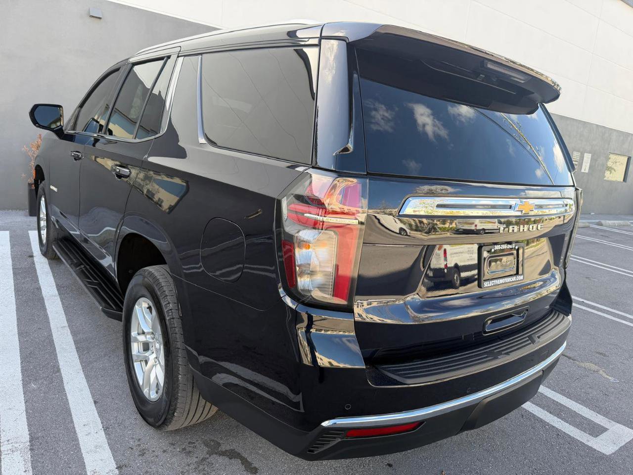 Used 2024 Chevrolet Tahoe LS image 3
