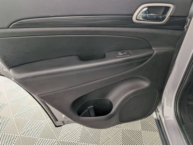 Used 2020 Jeep Grand Cherokee Laredo RWD image 25