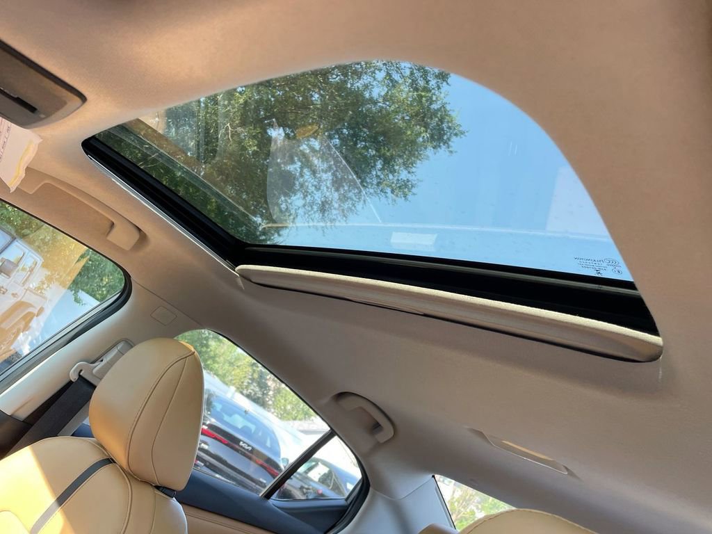 Used 2024 Nissan Sentra SV w/ SV Premium Package image 34