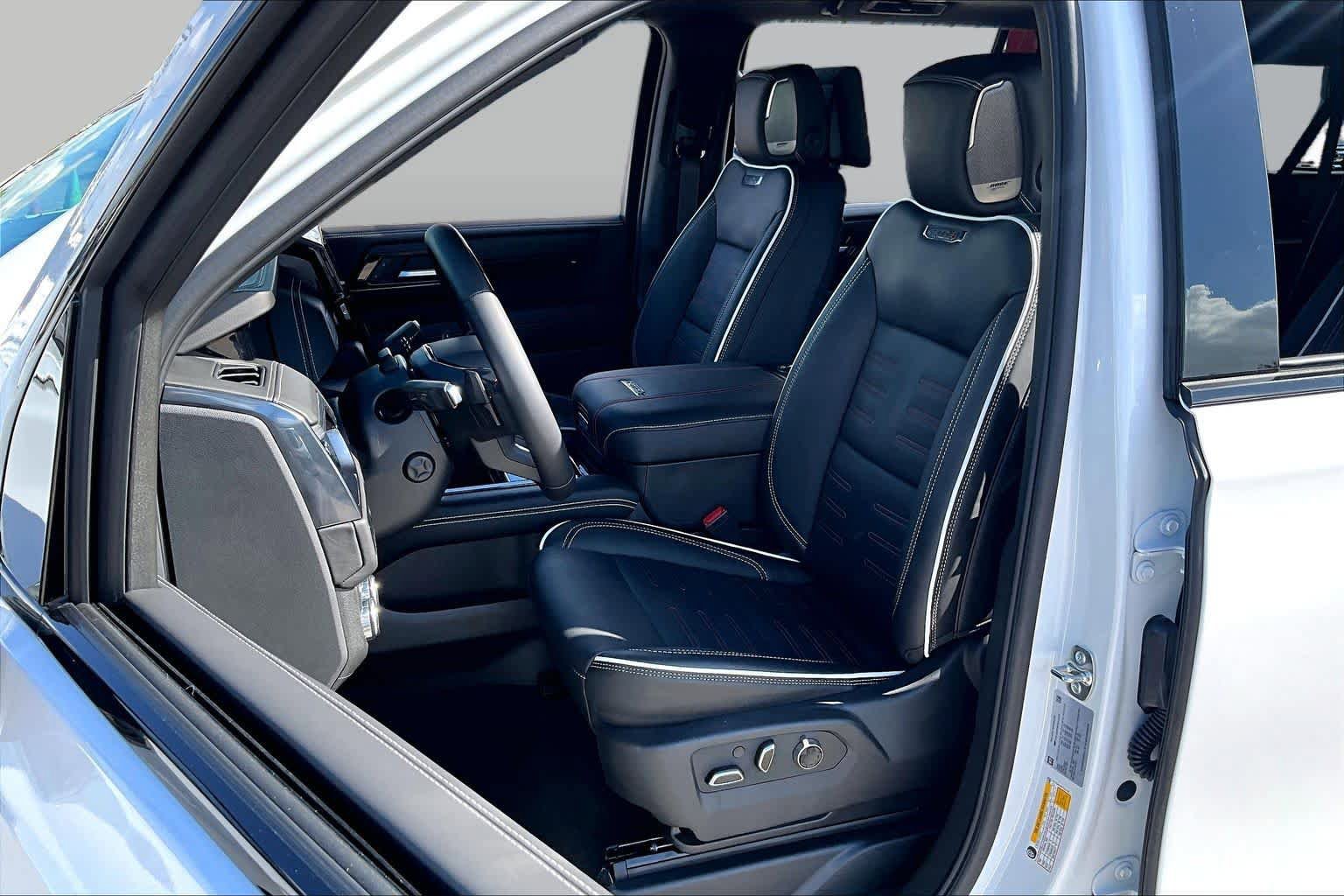 Used 2026 GMC Yukon XL AT4 Ultimate AWD/4WD image 8