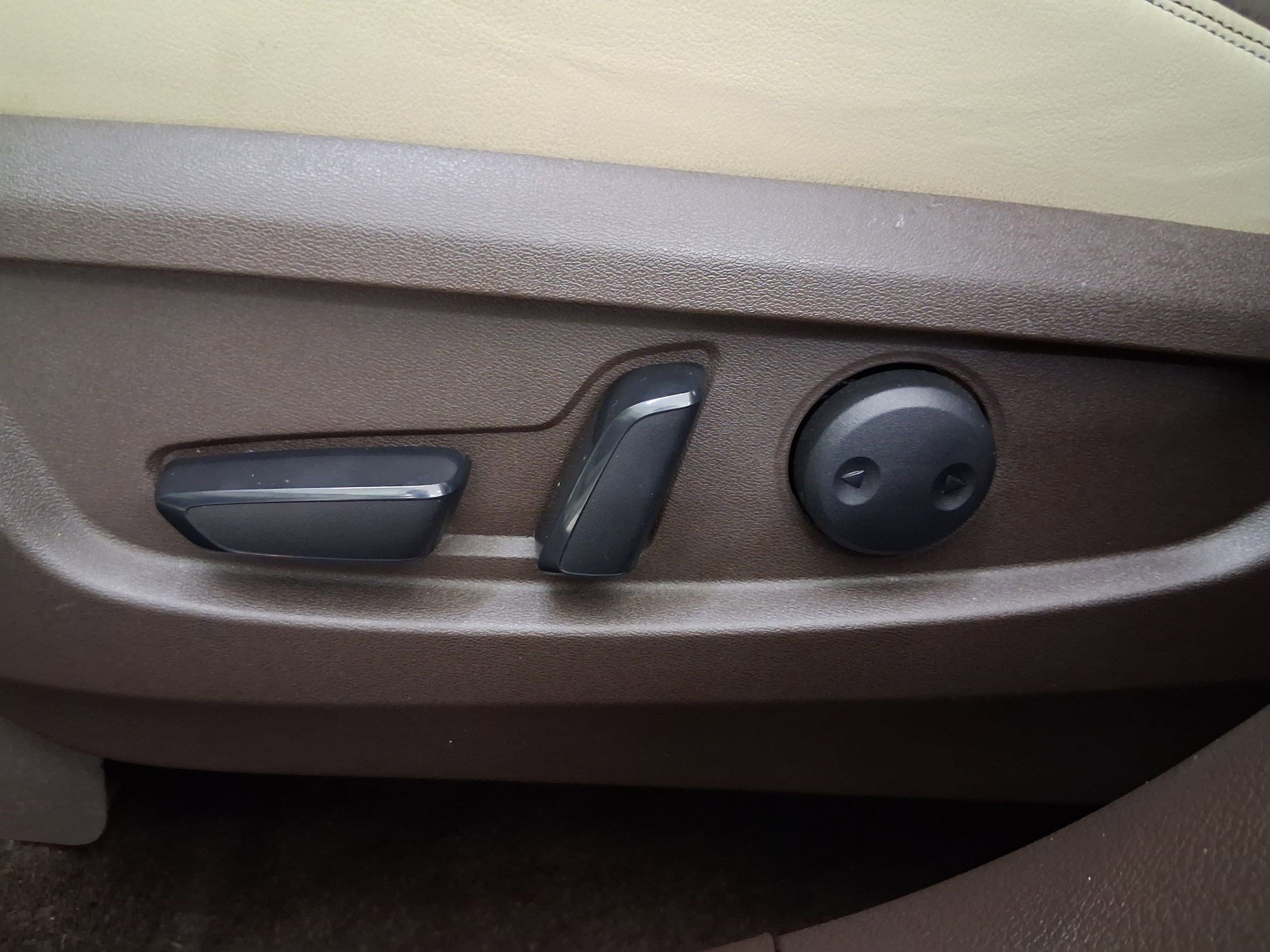 Used 2019 INFINITI QX50 Essential w/ Sensory Package image 12