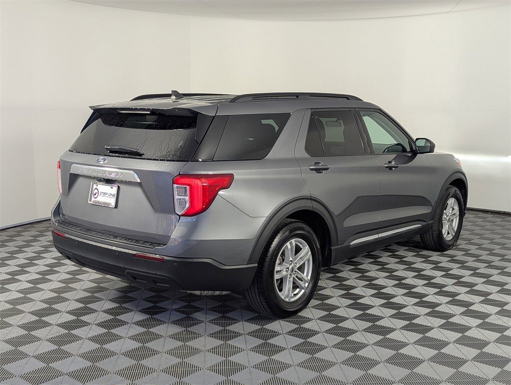 Used 2024 Ford Explorer XLT image 5