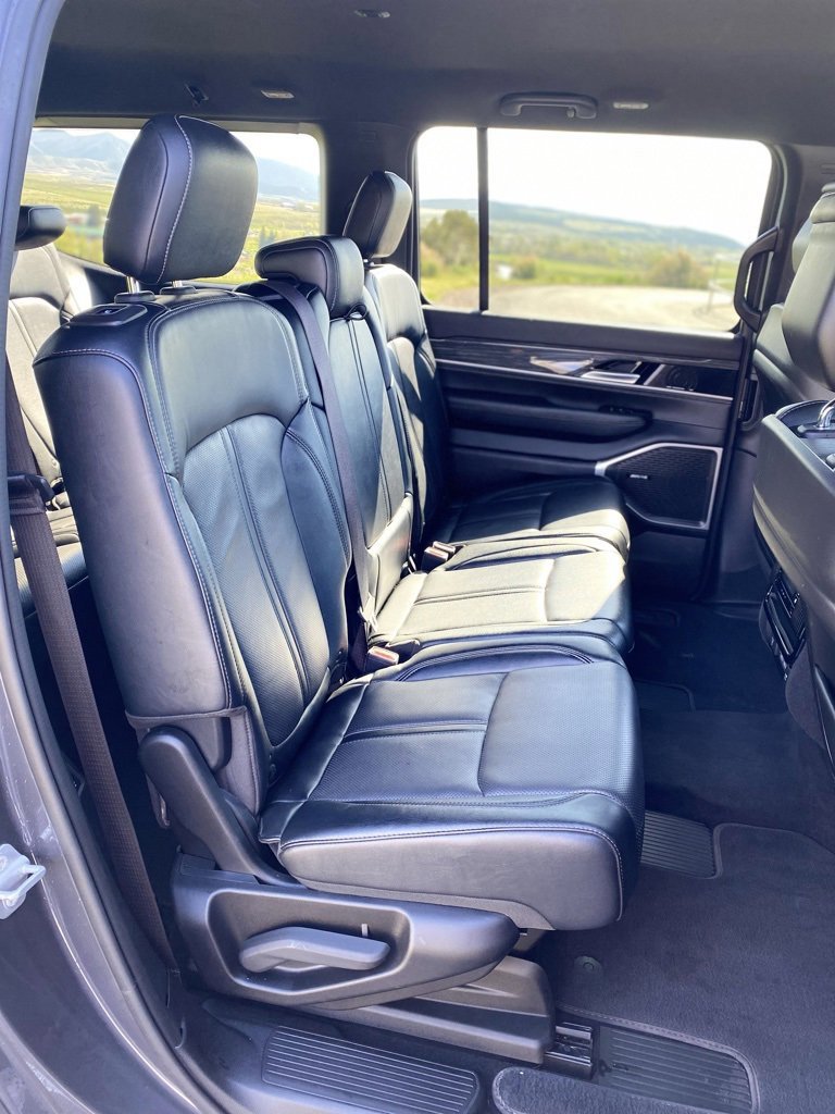 Used 2022 Jeep Wagoneer Series III AWD/4WD image 22